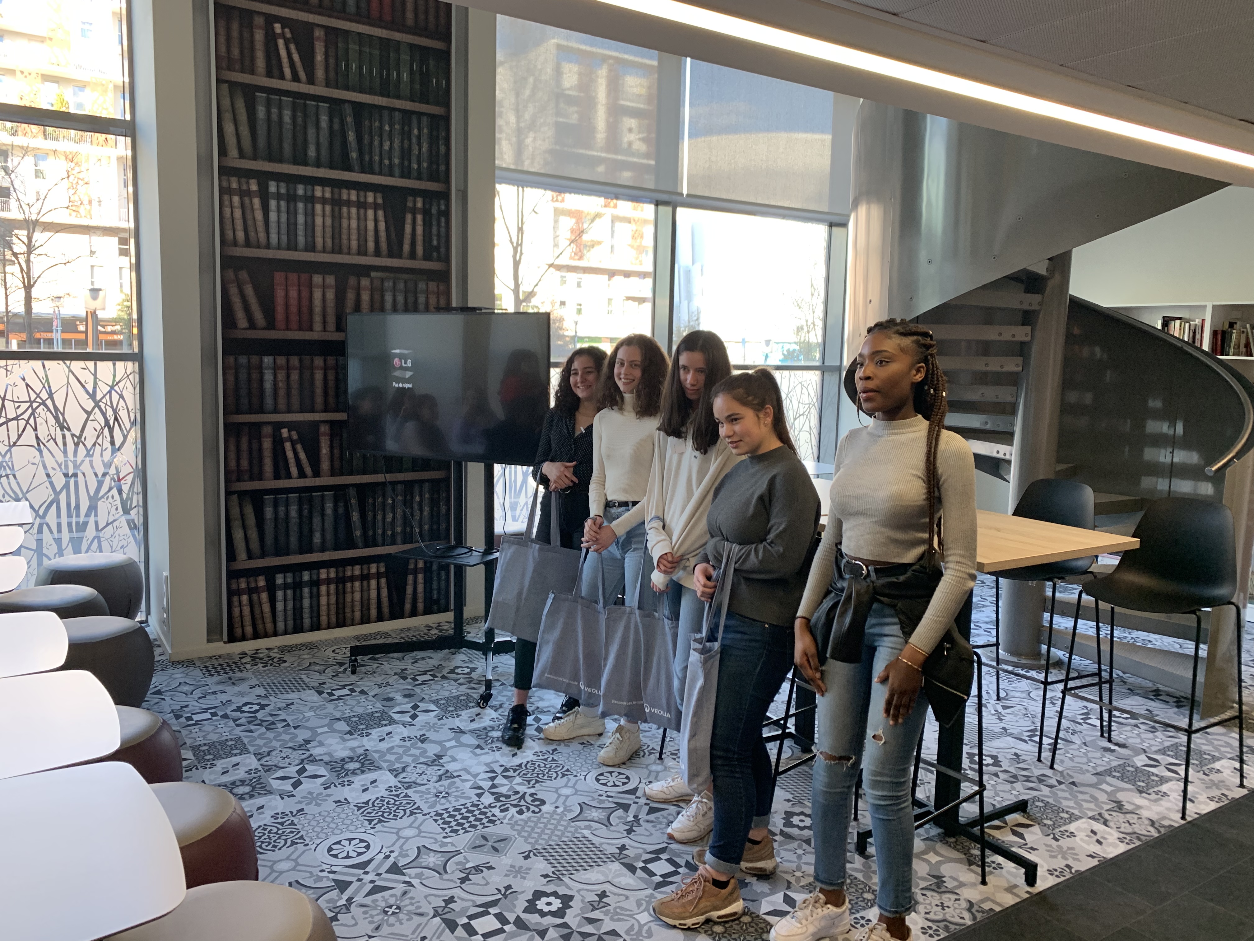 Semaine Industrie 2019&nbsp;: Visite du ServO VEOLIA, l'équipe gagnante du challenge codage